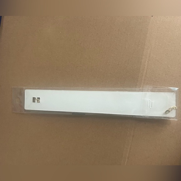 Glamorous Zinc Alloy Rhinestone  Flower Bracelet For Women - Picture 3 of 3